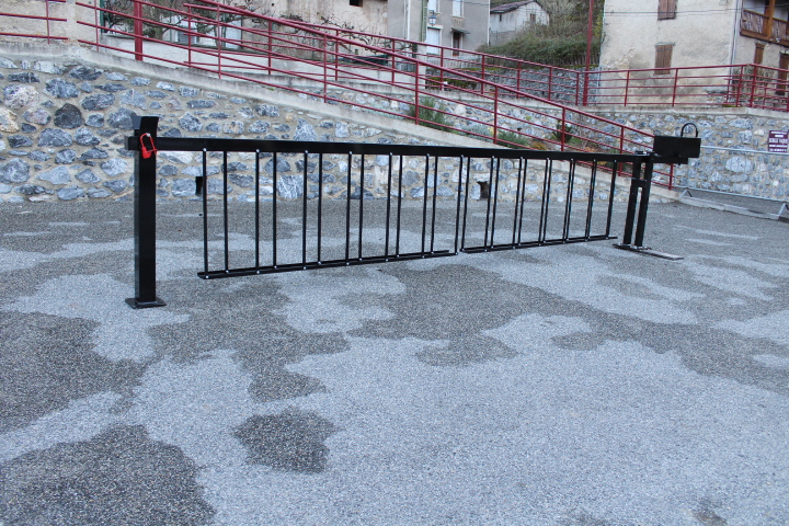 Barrière levante avec tablier et contrepoids Larg. 5m TOULON